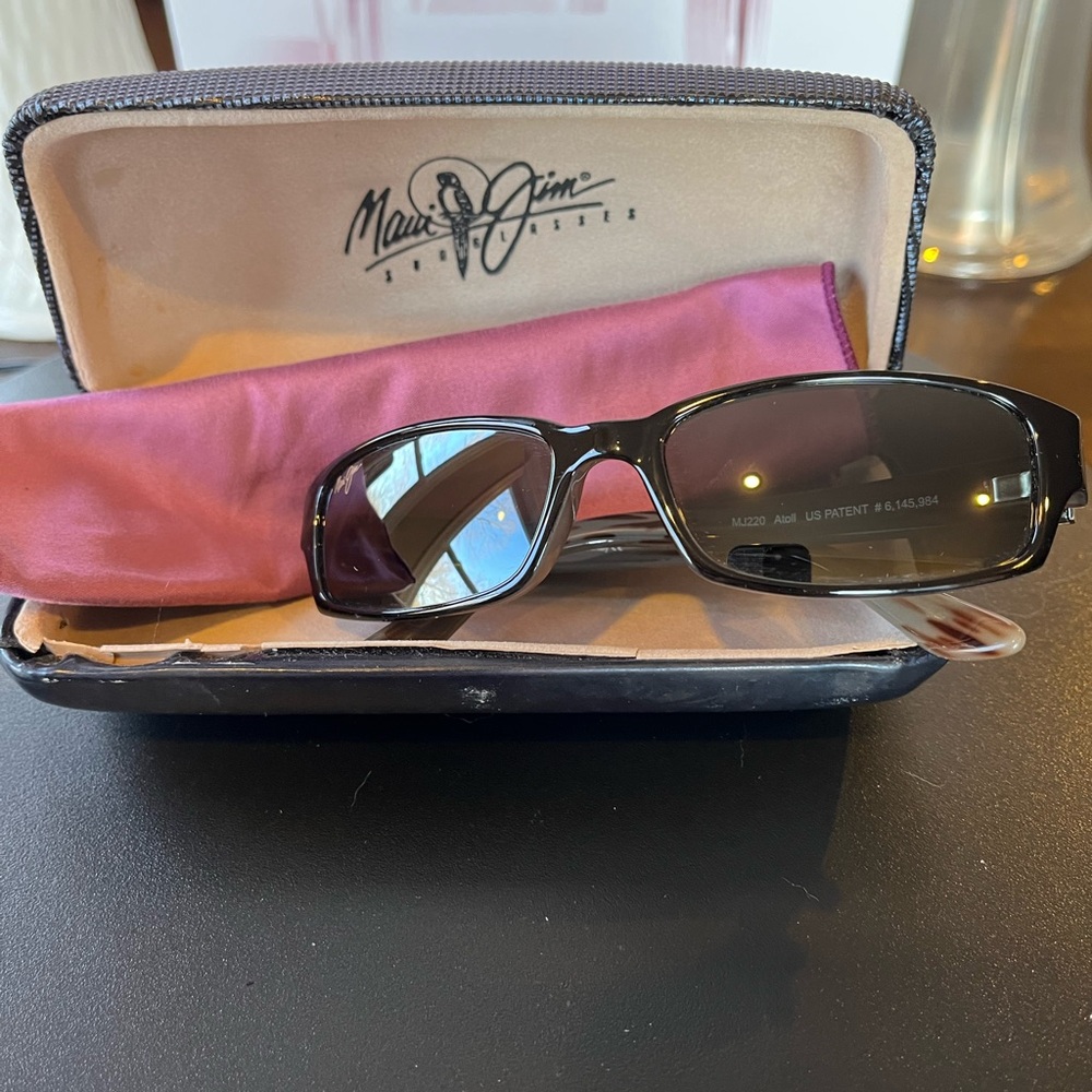 Maui Jim Black Sunglasses with Pink Cloth